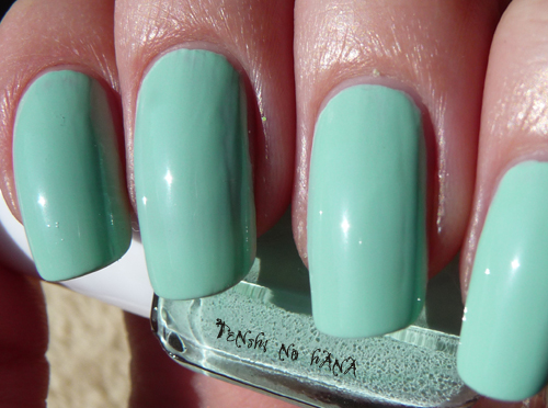 Essie Mint Candy Apple 2