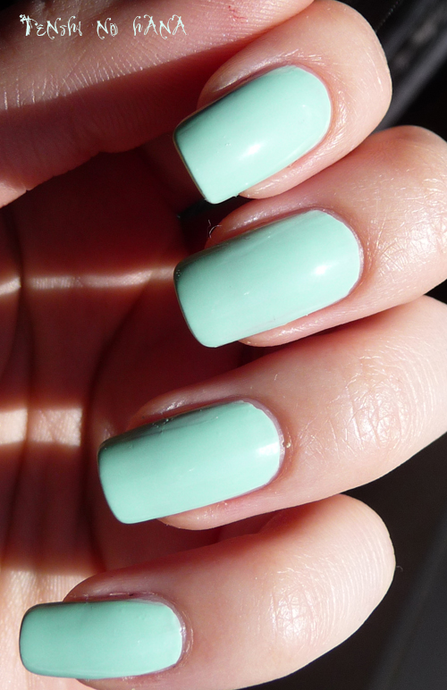 Essie Mint Candy Apple 3