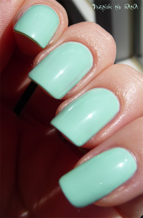 Essie Mint Candy Apple 4