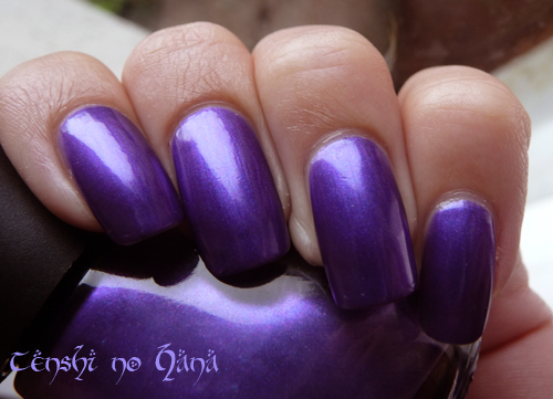 Nicole by opi Virtuous Violet 4
