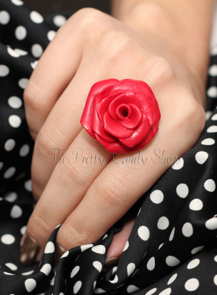 bague rose rouge 1